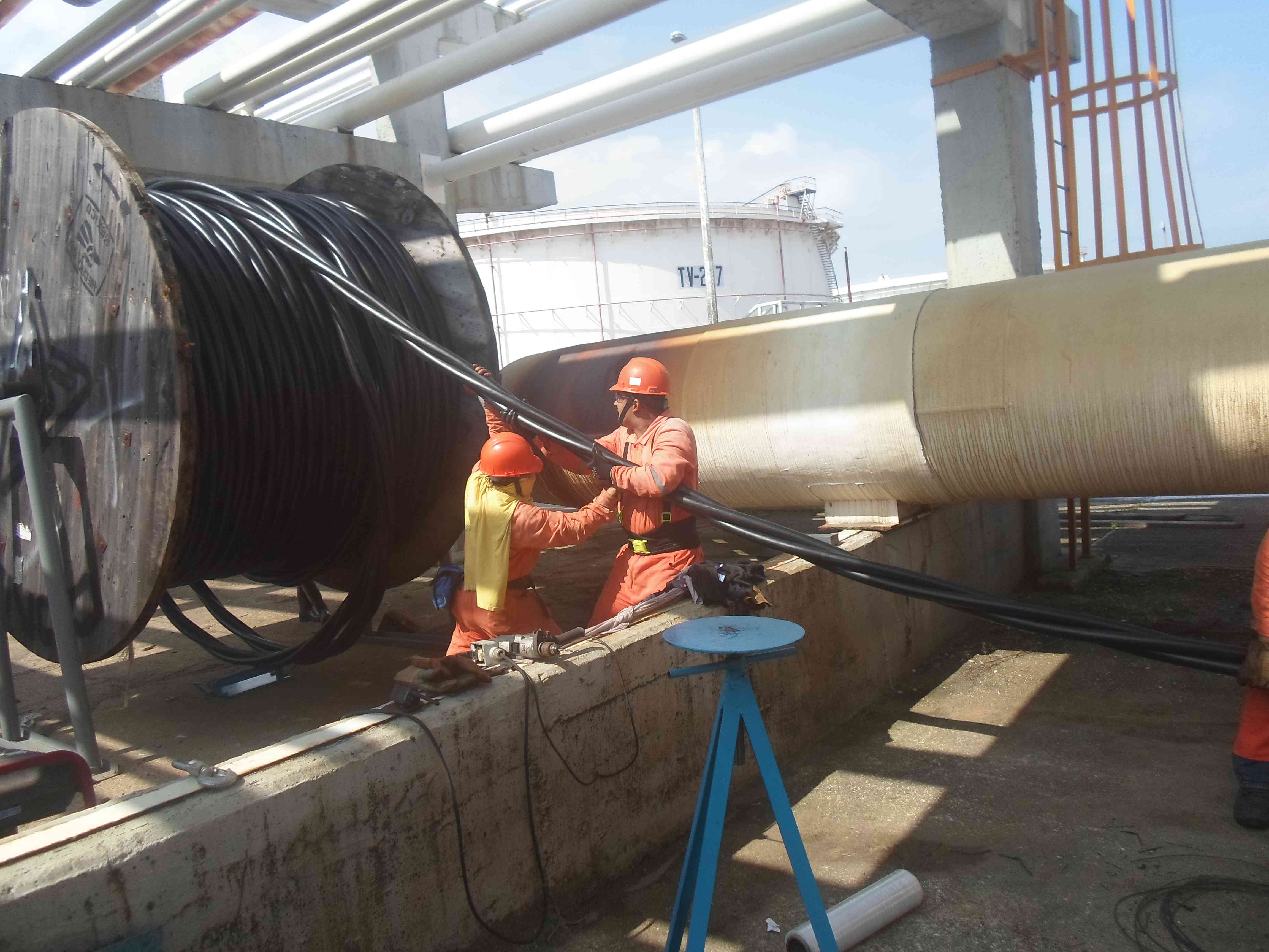 Tendido de cable de alta tensión