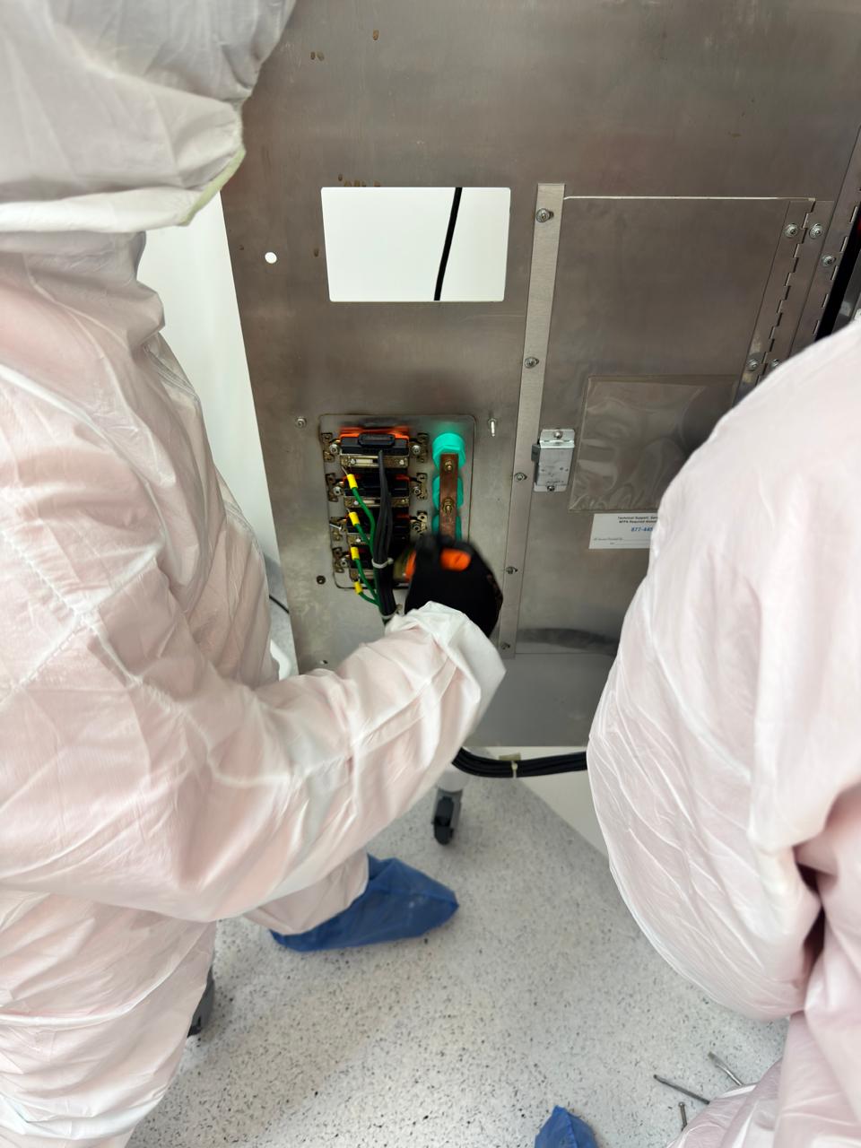 Trabajo en zona de sala limpia hospitalaria