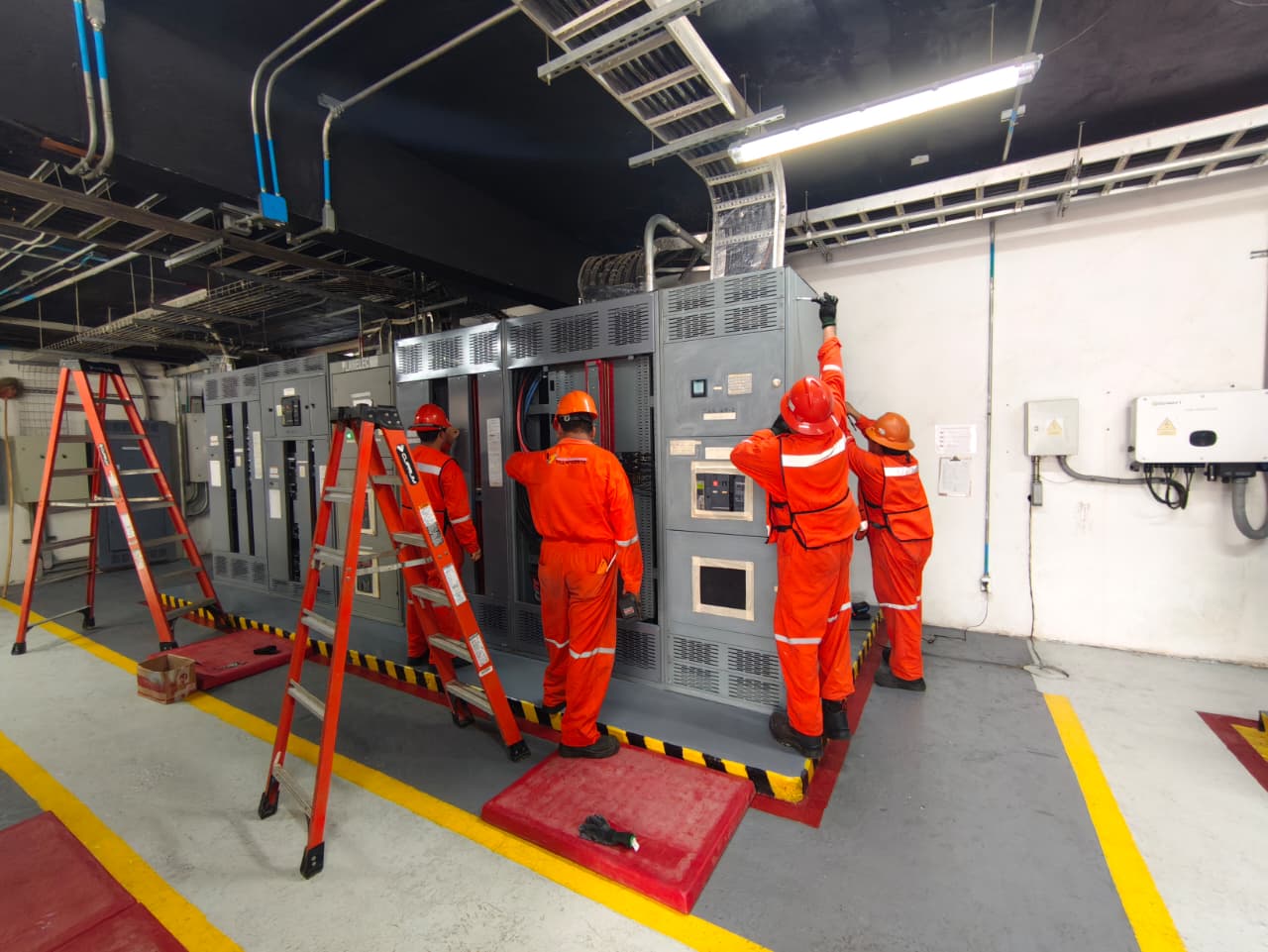 Mantenimiento preventivo de sistema UPS hospitalario