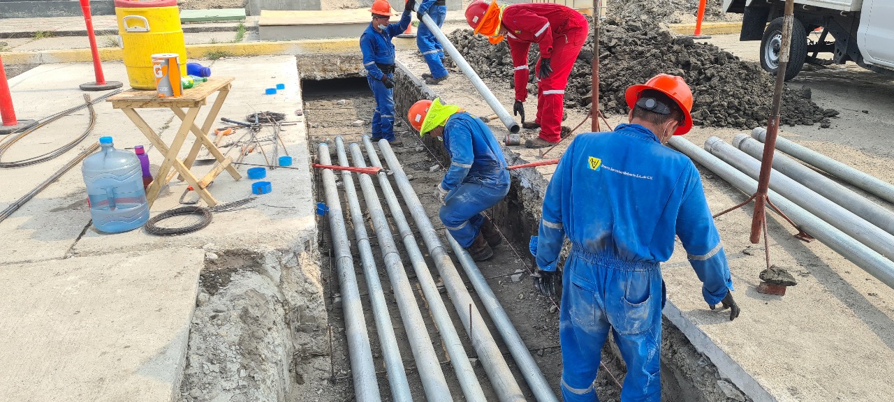 Instalación de tubería conduit en zanja
