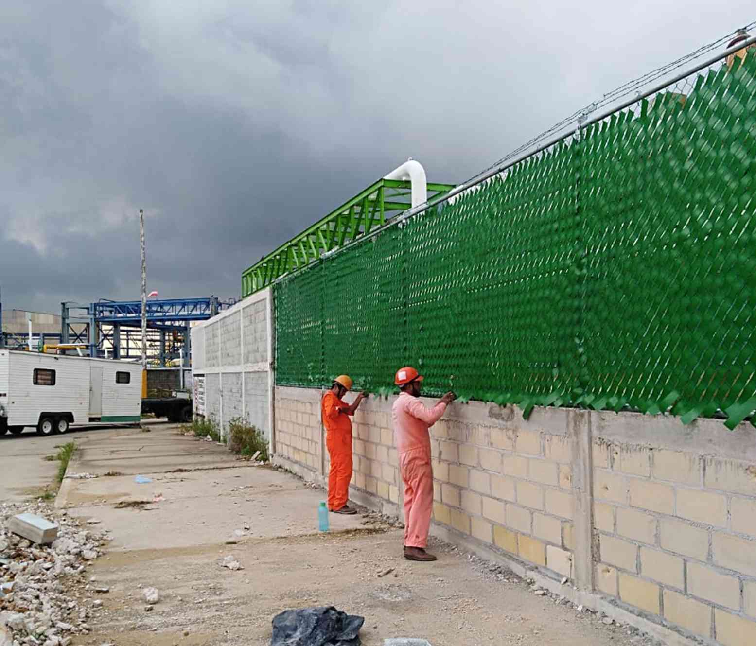 Instalación de cerca perimetral con malla ciclónica