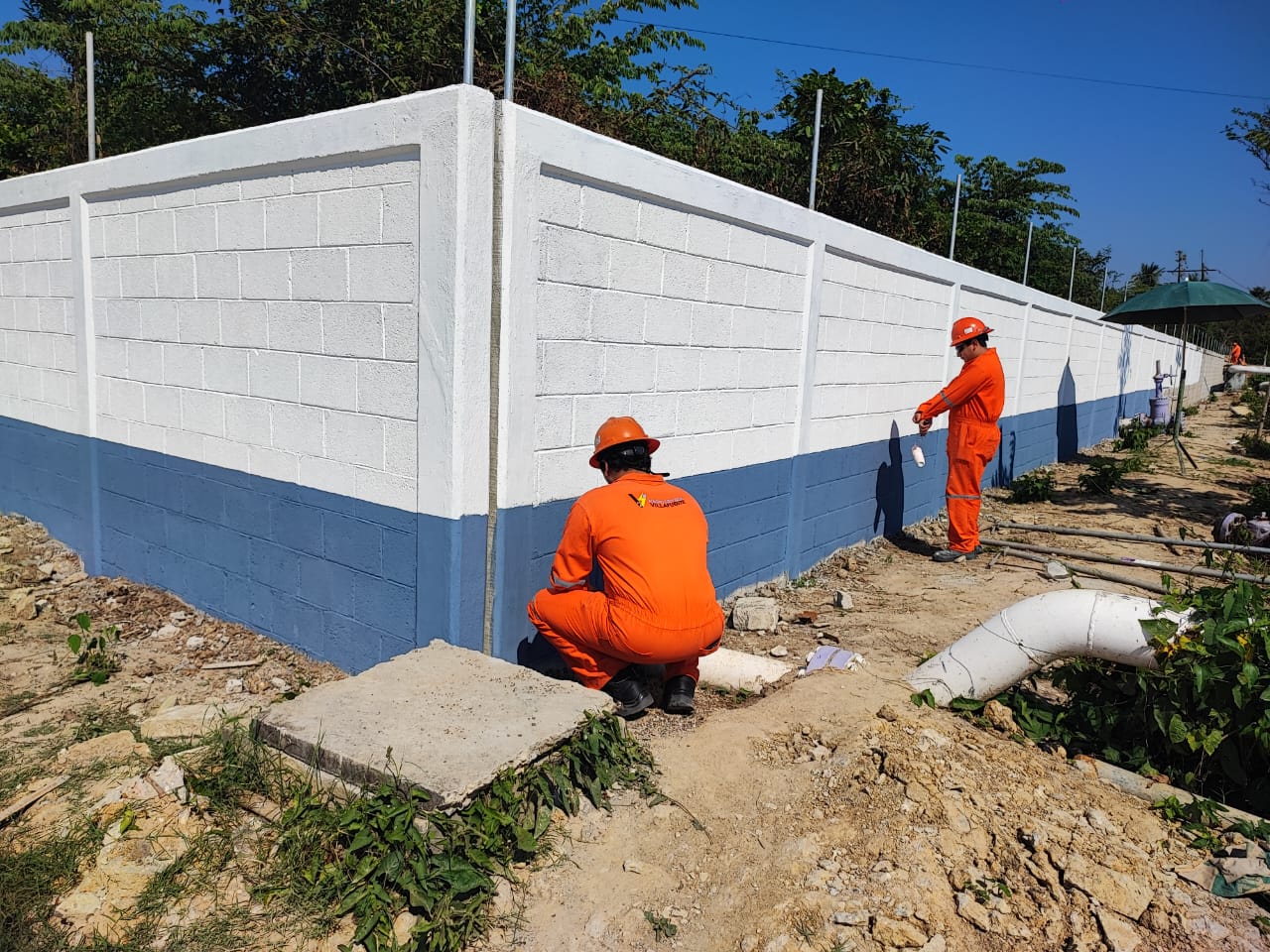 Pintura de acabado en barda perimetral