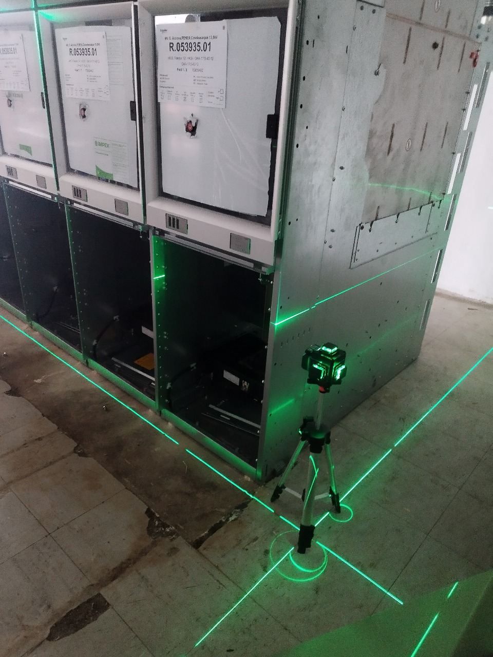 Nivelación láser de celdas de media tensión